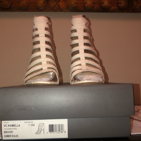 White scales heels; sexy& very classy; worn but no scuff marks - Picture 4 of 7